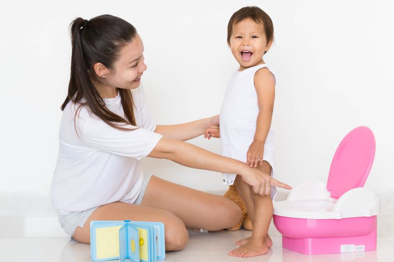 Mother successfully teaches child potty training